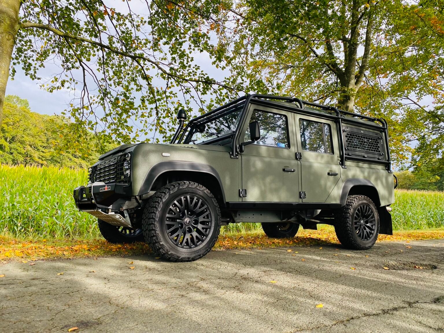 A 2004 Landrover Defender 110 from the French Military with a TD5 engine van the Roaming Fitness Guy. Een personal trainer in de regio Brugge.