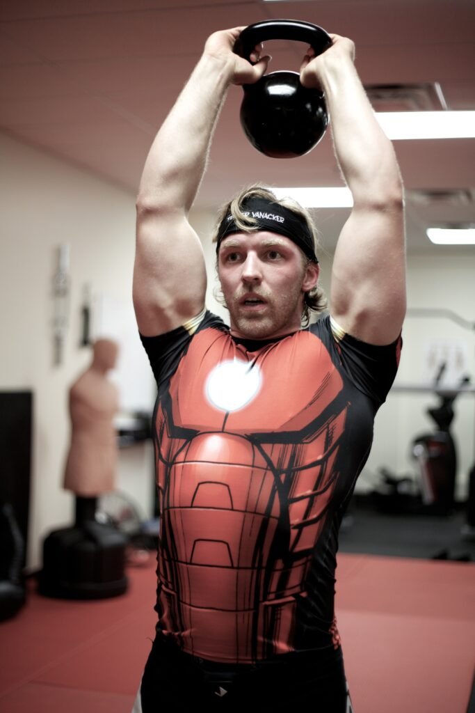 Personal Trainer Brugge in een privé fitness gym.